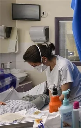 İngiltere, Fransa ve ABD'de sağlık sistemi çökme noktasına geldi! 1 yıl sonraya randevu acil serviste 12 saati bulan bekleyiş