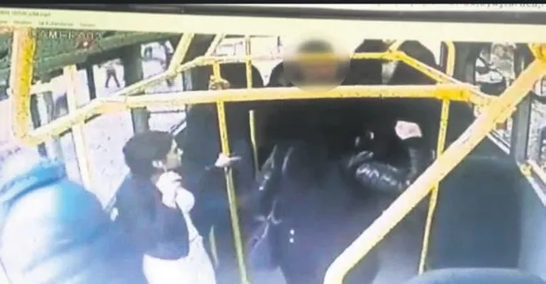 Minibüsteki tacizciye anne yumruğu