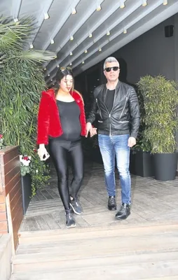 Kuş sütüyle besliyor