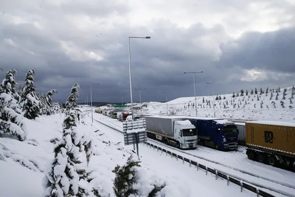 son-dakika-kuzey-marmara-otoyolo-isletmecisine-68-milyon-lira-ceza-otoyol-gecis-ucretleri-iade-edildi-1643611752932.jpg SON DAKİKA: Kuzey Marmara Otoyolo işletmecisine 6,8 milyon lira ceza! Otoyol geçiş ücretleri iade edildi-11