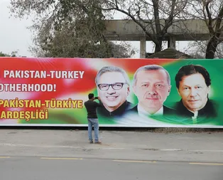 Pakistanda dikkat çeken afiş! Sokaklar Başkan Erdoğanın fotoğraflarıyla süslendi