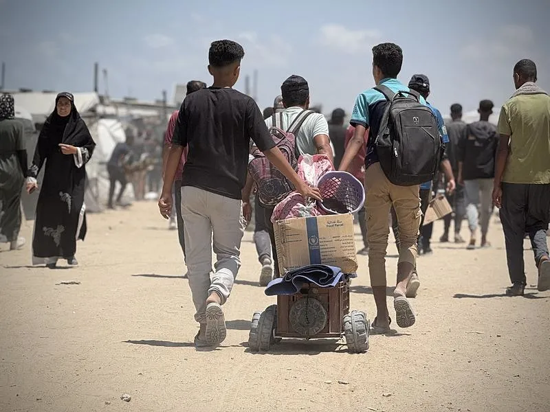 Filistinliler 2. gününde de Gazze'deki yardım dağıtım noktasına akın etti. (AA)