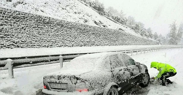 Ulaşıma kar engeli! Sakarya’da 40 yerleşim yeri ulaşıma kapandı