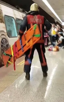 Şişhane'de bir kadın metro raylarına düştü