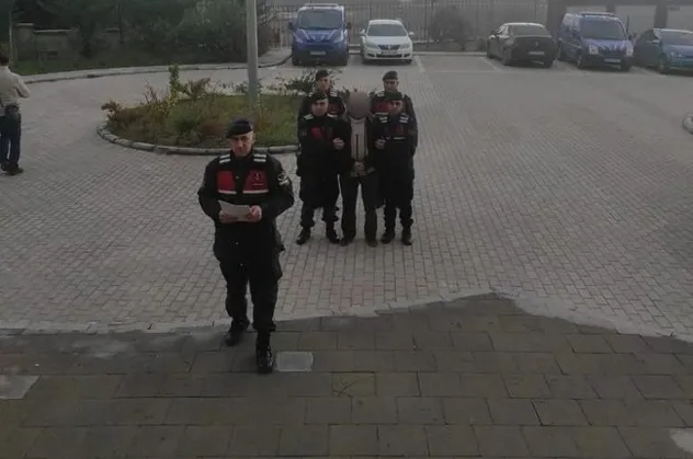 11 yıl kesinleşmiş hapis cezası bulunan şahıs, gizlendiği ormanda jandarmaya yakalandı