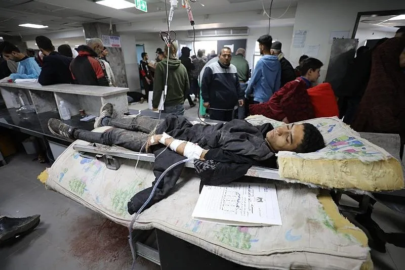 İsrail ordusu, Gazze'nin güneyindeki Reşit Caddesi'nde insani yardım taşıyan tırları bekleyen Filistinlilere ateş açtı. Saldırı sonucu yaralanan Filistinliler, tedavi için Şifa Hastanesi'ne kaldırıldı. 