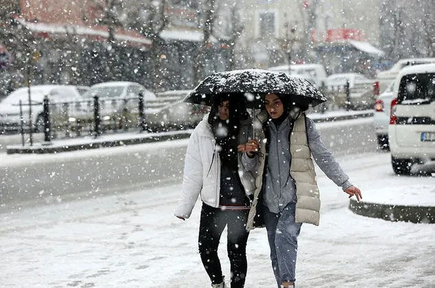 HAVA DURUMU | Yoğun kar yağışı alarmı verildi! Kalınlığı 20 santimi bulacak! İstanbul ve Ankara'da kar ne zaman yağacak?
