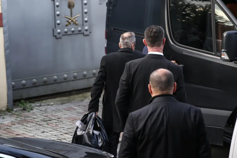 Suudi Arabistan Konsolosluğu önünde hareketli anlar! - 1