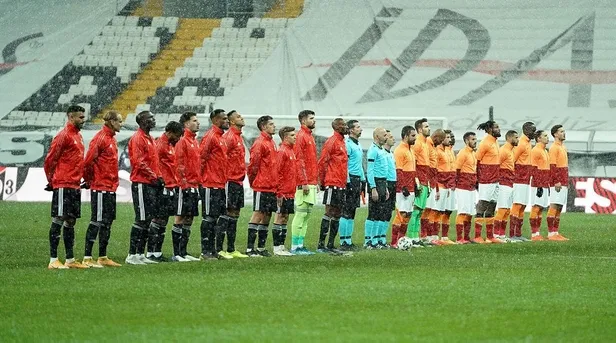 besiktas-galatasaray-derbisinde-sakatlik-soku-sener-ozbayrakli-yarida-birakti-1610902562190.jpeg
