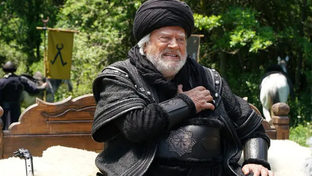 kurulus-osman-cuneyt-arkin-hangi-rolde-oynuyordu-kurulus-osmana-hikayenin-sonu-dedi-vedasini-duyurdu-elveda-aksakallilarin-reisi-1633545176890.jpg