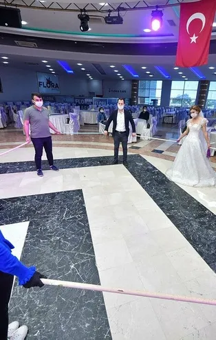 Düğünlerde "sosyal mesafe çubuğuyla" halay önerisi! Hazırlıklar tamam
