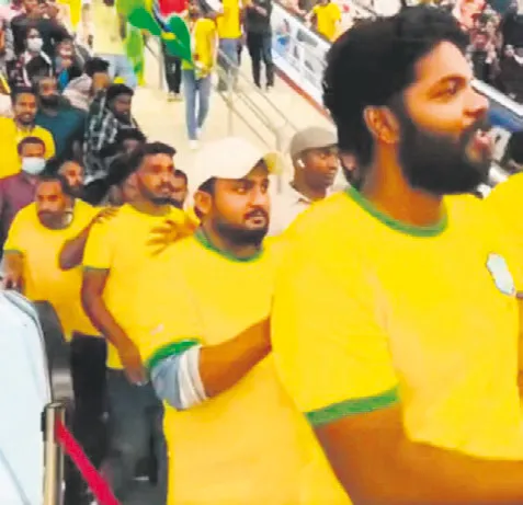 katar-dunya-kupasinda-tribunlerin-bos-kalmamasi-icin-gunlugu-10-dolara-taraftar-kiraladi-1668558485008.jpg Katar, Dünya Kupası'nda tribünlerin boş kalmaması için günlüğü 10 dolara taraftar kiraladı-3