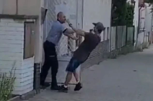 Çekya’da karakolun ziline basan kişi, polis tarafından dayak yedi
