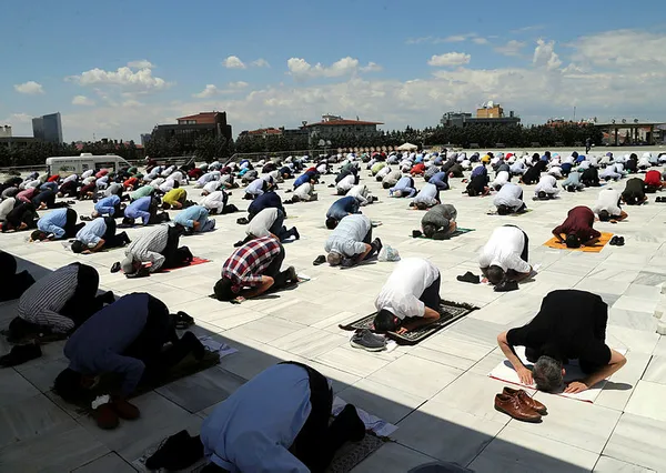 kapanma-doneminde-camiler-acik-olacak-mi-cuma-teravih-ve-vakit-namazlari-camide-kilinacak-mi-prof-dr-ali-erbas-acikladi-1619610943154.jpg Kapanma döneminde camiler açık olacak mı? Cuma, teravih ve vakit namazları camide kılınacak mı? Prof. Dr. Ali Erbaş açıkladı-4