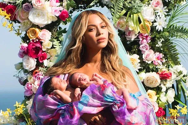 Ozan Çobanoğlu ile Ezgi Sertel ikizlerinin yüzünü ilk kez gösterdi! - 2