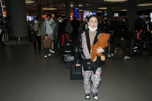 Ukrayna'dan kara yoluyla tahliye edilen Türkler İstanbul yolunda-3