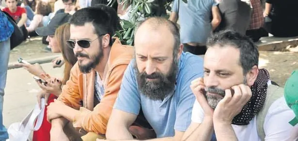 Ünlüler nöbette