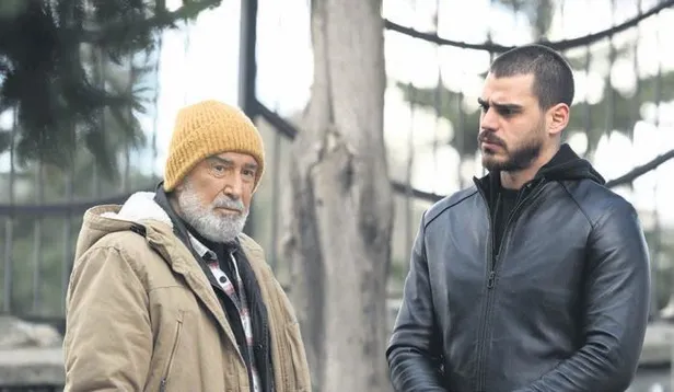 umut-evirgenle-nur-fettahoglunun-mesaj-trafigi-serenay-sarikayayi-cok-kizdiracak-1645901776635.jpeg Umut Evirgen’le Nur Fettahoğlu’nun mesaj trafiği Serenay Sarıkaya'yı çok kızdıracak-9