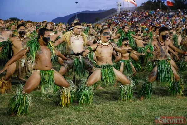 Fransa Cumhurbaşkanı Emmanuel Macron'un Fransız Polinezyası'nda ilginç anları! Boynuna çiçekleri doladılar - 37