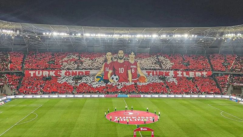 turkiye-gurcistan-macinda-tuyleri-diken-diken-eden-koreografi-1760468075125.jpg Türkiye - Gürcistan maçında hazırlanan koreografi (X)