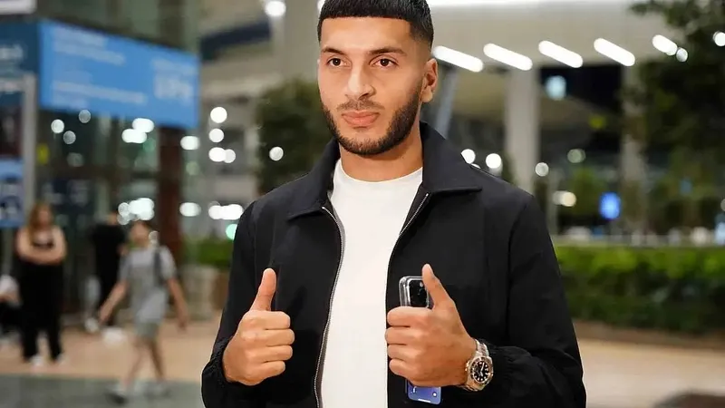 fenerbahcede-bir-transfer-daha-bittiyildiz-oyuncu-4-yillik-imza-atti-1721147713636.jpeg Fenerbahçe'de bir transfer daha bitti! Yıldız oyuncu 4 yıllık imza attı-3