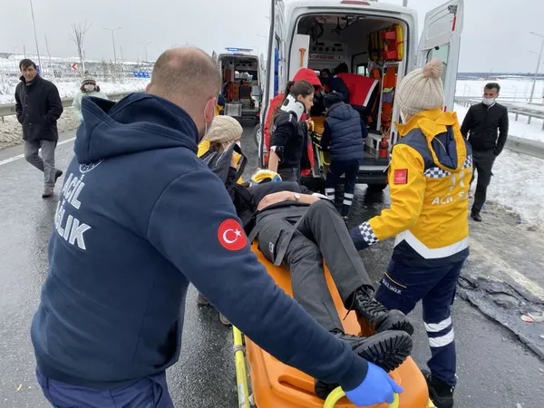 istanbul-havalimanina-guvenlik-personelini-tasiyan-servis-minibusu-devrildi-yaralilar-var-1643116007046.jpg İstanbul Havalimanı'na güvenlik personelini taşıyan servis minibüsü devrildi: Yaralılar var-6
