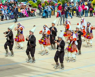 Yarın okullar tatil mi? 23 Nisan Salı resmi tatil mi? 23 Nisan liselere ve üniversitelere tatil mi?