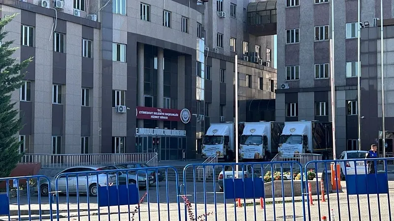 etimesguttaki-cark-istanbula-uzandi-muteahhit-tek-tek-anlatti-erdal-besikcioglu-iki-otobus-parasi-istedi-1785497068817.jpeg Etimesgut'taki çark İstanbul'a uzandı! Müteahhit tek tek anlattı: Erdal Beşikçioğlu iki otobüs parası istedi-4