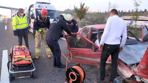 İstanbul Kuzey Marmara Otoyolu'nda feci kaza: Araç hurdaya döndü! Otomobilde sıkışan kadını itfaiye kurtardı-3