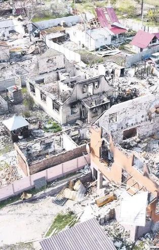 Rusya  Ukrayna'daki sivillere merhamet etmedi! Kiev yakınlarındaki Moşçun köyünü yaktı