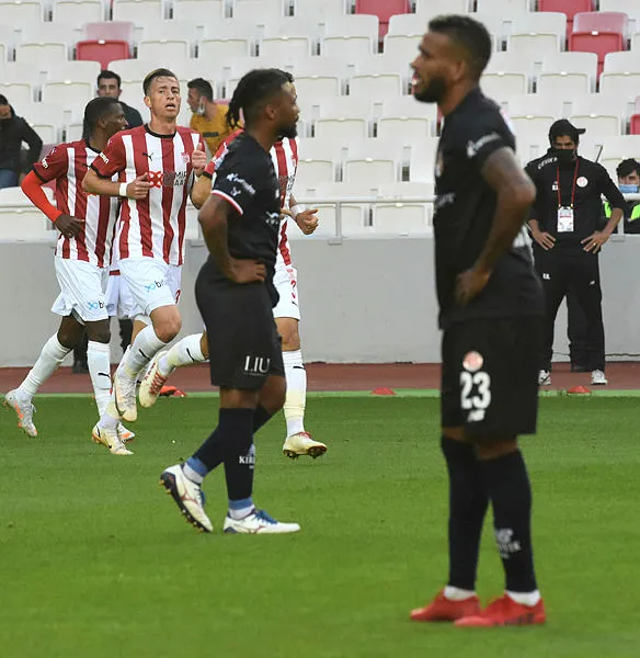 sivasspor-2-2-antalyaspor-mac-ozeti-1634397298970.jpg
