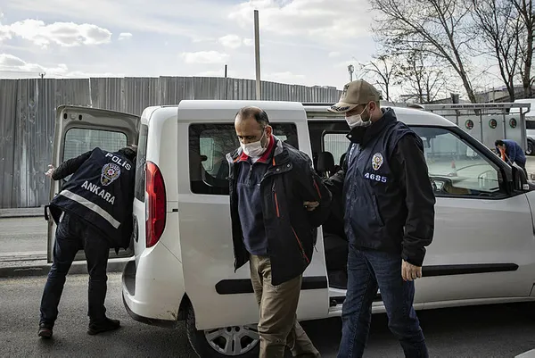 son-dakika-yunanistana-kacmaya-calisirken-yakalanan-fetocu-emekli-tuggeneral-nuri-cankiymaz-tutuklandi-1614615122309.jpg Son dakika! Yunanistan'a kaçmaya çalışırken yakalanan FETÖ'cü Emekli Tuğgeneral Nuri Cankıymaz tutuklandı-5