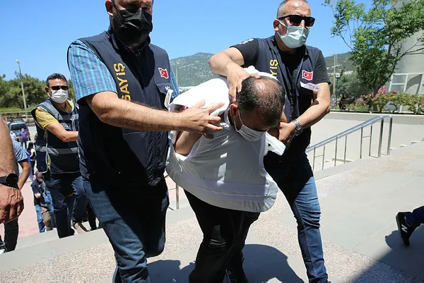 Muğla'da polis memuru Ercan Cangöz'ü şehit edenler adliyeye sevk edildi! Dikkat çeken görüntü!-2