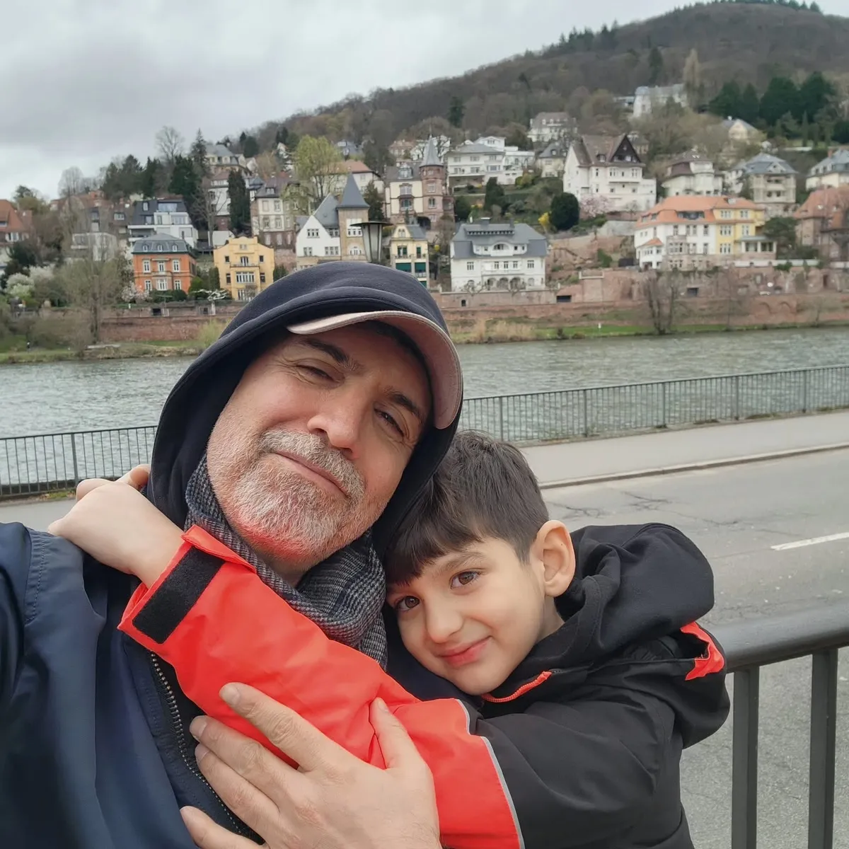kuzey-9-yasinda-ozcan-denizden-oglunun-dogum-gununde-aile-pozu-1777701384395.jpg Eski eşi Feyza Aktan’dan olan oğlu Kuzey 9 oldu! Özcan Deniz’in aile pozu sosyal medyayı salladı-4