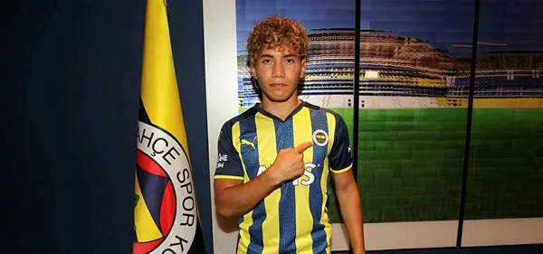 son-dakika-cagtay-kurukalip-kimdir-fenerbahce-19-yasindaki-sol-beki-kadrosuna-katti-1628156666677.jpg SON DAKİKA: Çağtay Kurukalıp kimdir? Fenerbahçe 19 yaşındaki sol beki kadrosuna kattı-4