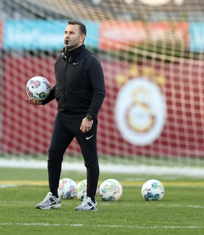 Okan Buruk'tan sürpriz karar! İşte Galatasaray'ın Kayserispor maçı 11'i - 4