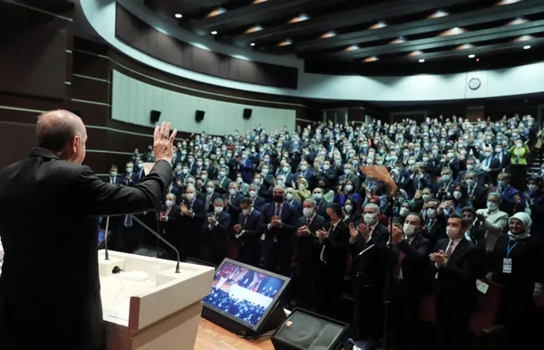 son-dakika-baskan-recep-tayyip-erdoganin-faiz-dusurme-kararina-halktan-destek-millet-ittifaki-cumhur-ittifakina-10-puan-fark-atti-1641356767269.jpg SON DAKİKA: Başkan Recep Tayyip Erdoğan'ın faiz düşürme kararına halktan destek! Cumhur İttifakı Millet İttifakı'na 10 puan fark attı-7