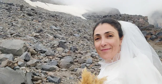 Ağrı Dağı'yla evlendi! Nedeni kadına ve çocuğa karşı şiddete dikkat çekmek