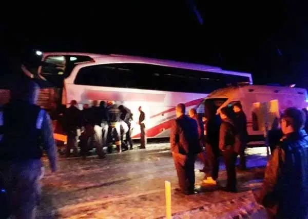 Bingöl - Elazığ karayolunda kaza! Çok sayıda yaralı var-2