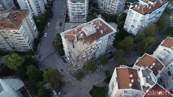 İzmir Seferihisar'da meydana gelen depremin yarattığı yıkım sabah havadan görüntülendi - 10