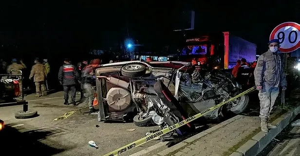 Aydın’da Tofaş otomobil içindekilere mezar oldu: Ölü ve yaralılar var! Kazanın görüntüleri ortaya çıktı