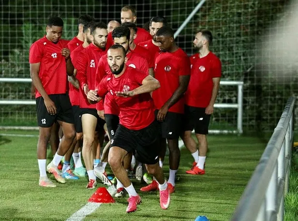 Beşiktaş Antalya deplasmanında! Kartal'ın en büyük silahı Pjanic-3