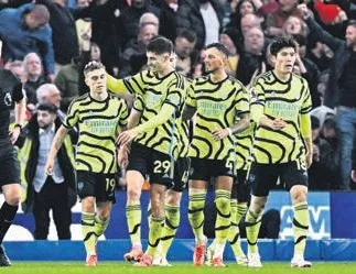 Arsenal kazanıp maç fazlasıyla lider oldu
