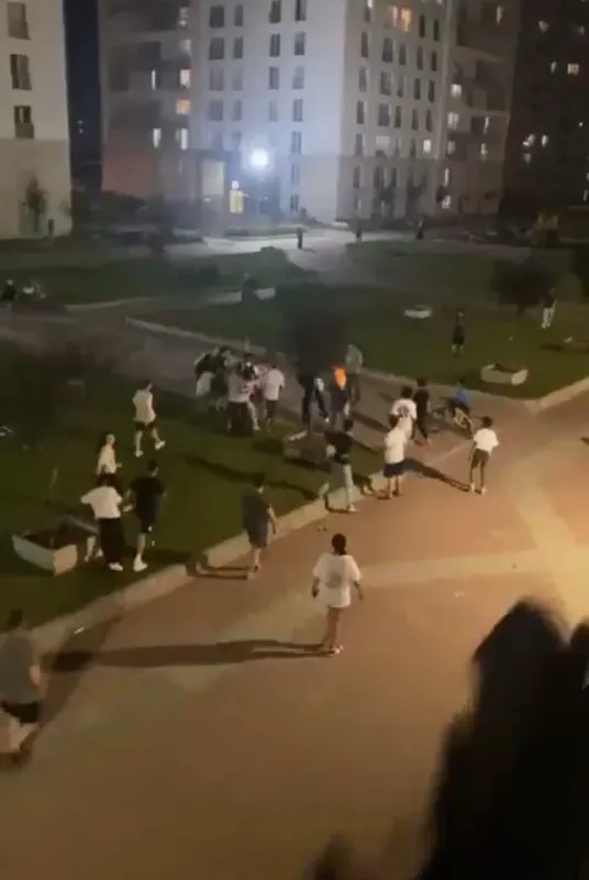 Esenyurt'ta bu kez site karıştı: Savaş gibi kavga - 1