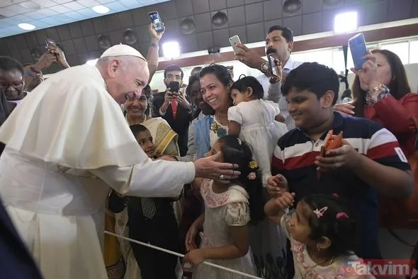 Papa Franciscus, BAE'de düzenlenen ilk ayini yönetti