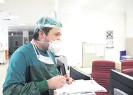 Koronavirüsü yenen doktor şimdi hastalarının umudu oldu
