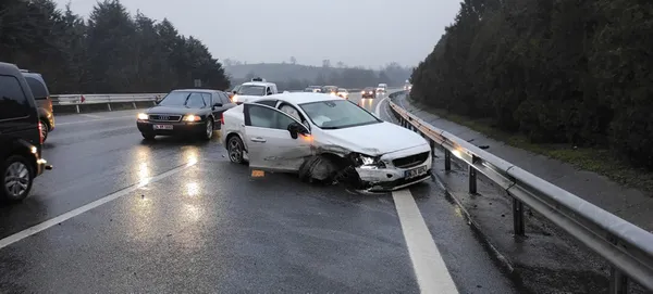 son-dakika-tem-otoyolunda-meydana-gelen-zincirleme-kazada-6-luks-arac-birbirine-girdi-1608025561183.jpg SON DAKİKA: TEM Otoyolu'nda meydana gelen zincirleme kazada 6 lüks araç birbirine girdi-6