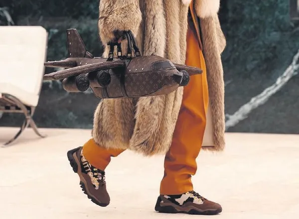 Modacılar çılgınlıkta adeta yarışa girdi: Tasarladıkları kıyafetleri görenler şoke oldu-4