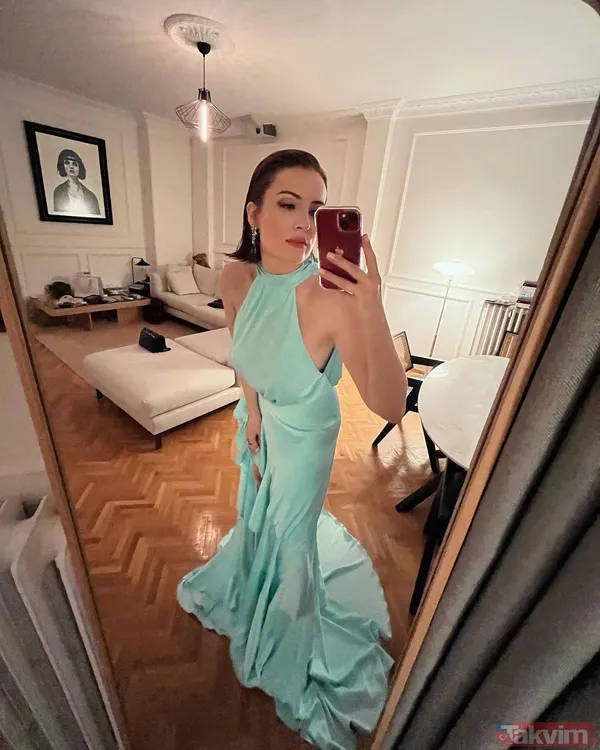 11 yaş küçük sevgilisiyle aşka geldi! İrem Sak’ın denizde romantik anları! Furkan Korkmaz ile bakın nasıl görüntülendi - 18