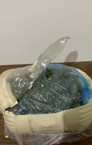 SON DAKİKA: Zehir tacirlerine geçit yok: Yağ bidonunda 1.5 kilo esrar ele geçirildi